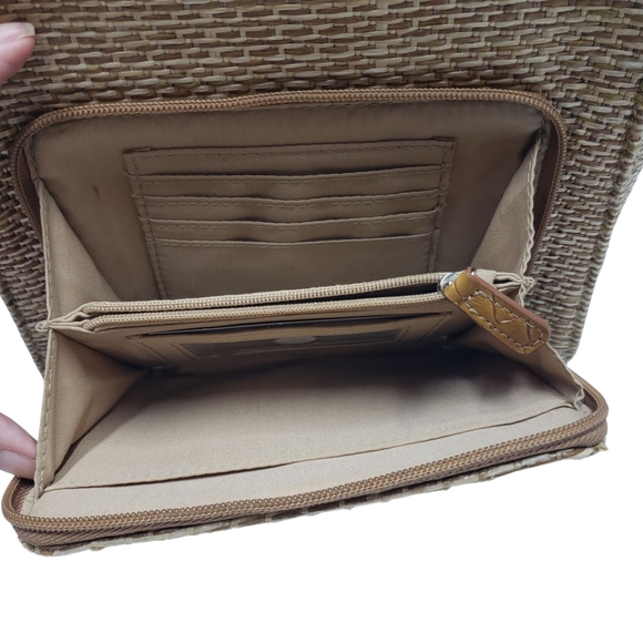 Liz Claiborne Tan Crossbody Bag with Structured Design and Gold Tone Hardware - Picture 5 of 12